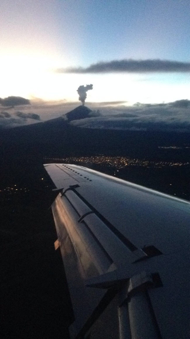 Núi lửa Popocatépetl phun trào gần sân bay Puebla ở Mexico.