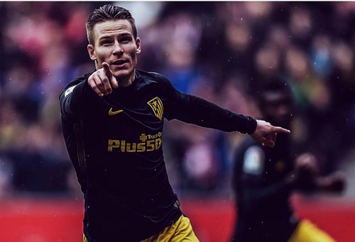 Sao Atletico lập hat-trick siêu tốc, dành tặng người quá cố - 2