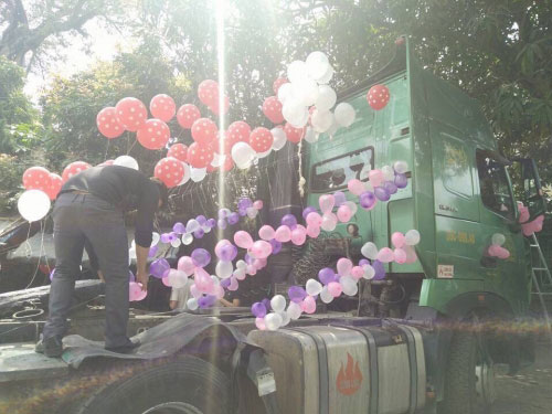 Xôn xao màn rước dâu độc đáo bằng xe đầu kéo ở Thái Nguyên - 5