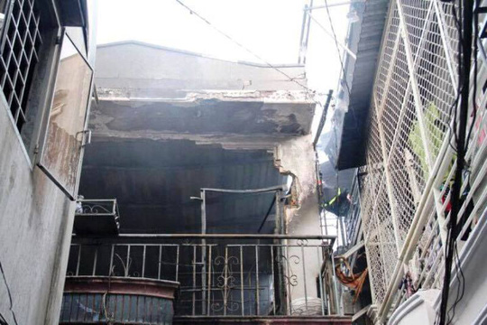 Xin tiền không cho, con liền thiêu rụi nhà cha - 2