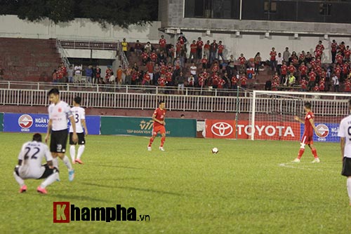 HLV Tây nói gì về trận đấu &#34;thánh không đỡ nổi&#34; ở V-League? - 7