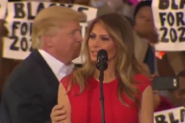 Vợ Trump “rùng mình” khi chồng chạm vào người? - 1