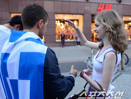 Chỉ 1 giây bị chụp lén, 6 "thiên thần" này bỗng nổi như cồn trên mạng Việt - 10