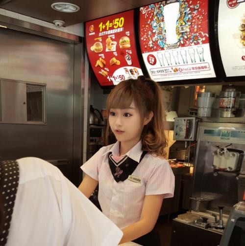 Chỉ 1 giây bị chụp lén, 6 "thiên thần" này bỗng nổi như cồn trên mạng Việt - 2