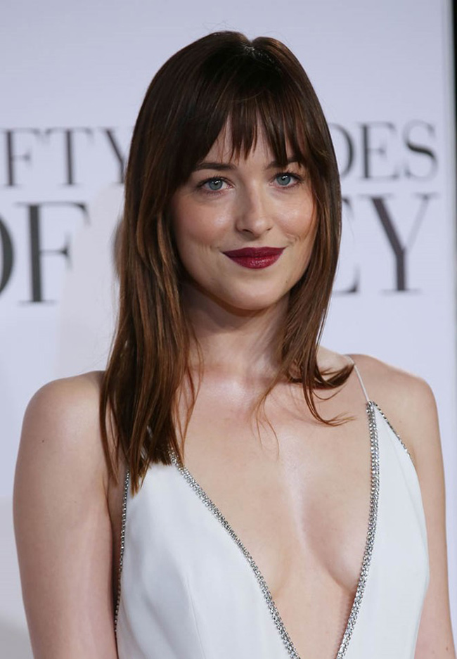 Nữ diễn viên cũng tự nhận vòng một là lợi thế của mình cả trên phim lẫn trên thảm đỏ.