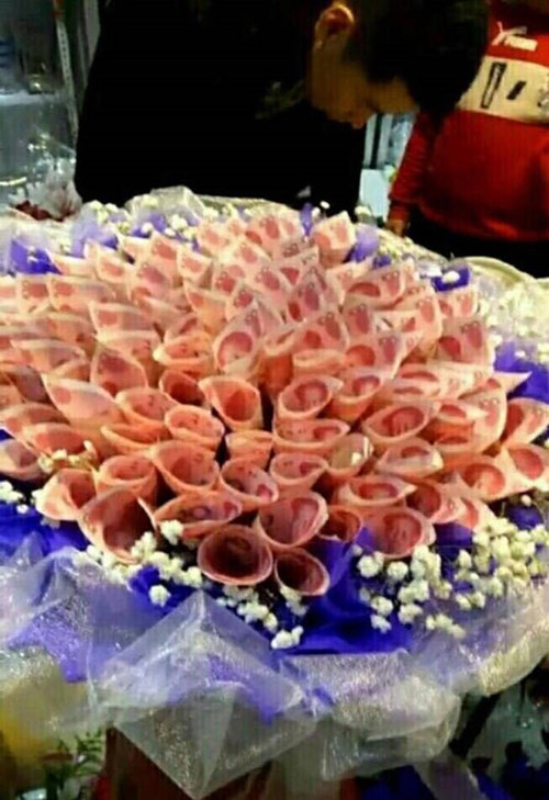 Soái ca gói bó hoa tiền mặt 33 triệu đồng tặng bạn gái - 2