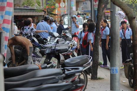 Vỉa hè quận 1 hai ngày sau tuyên bố của ông Phó Chủ tịch - 9