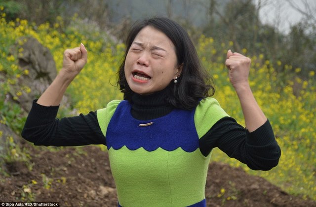 TQ: Chị em rủ nhau nằm xuống mồ sau khi li hôn - 2