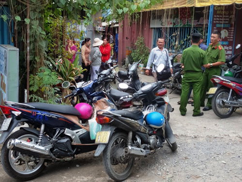 Bàng hoàng phát hiện bố mẹ tử vong bên em gái nguy kịch - 1