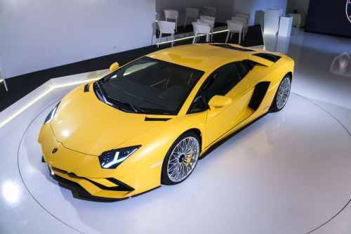 Lamborghini lần đầu ‘nhá hàng’ Aventador S - 3