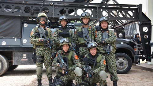 Đặc công Việt phô diễn ở xứ người - 2