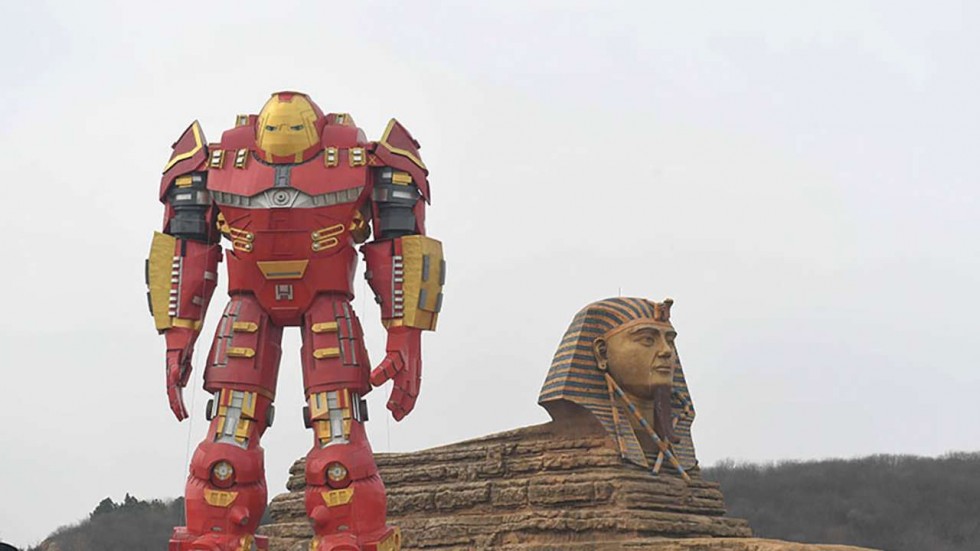 Chết cười với tượng Iron Man phiên bản cổ rụt ở TQ - 1