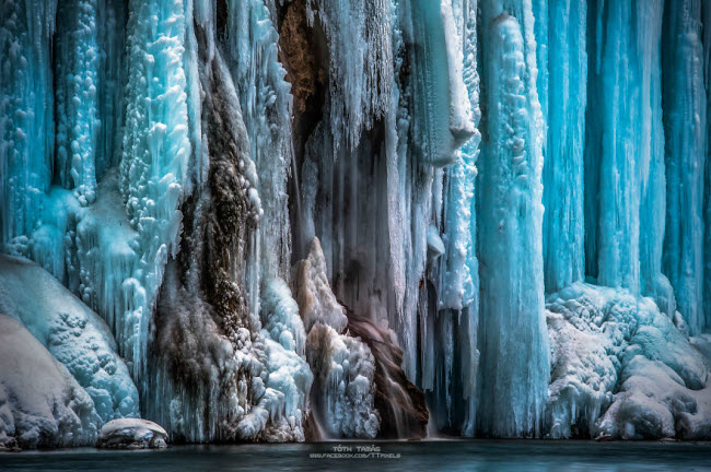 Mới đây, Tamas Toth và 3 người bạn đến từ thành phố Budapest ở Hungary đã có dịp khám phá và ghi lại cảnh đẹp vào mùa đông trong Vườn quốc gia hồ Plitvice ở Croatia.