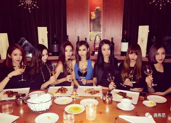 Hội chị em nhà giàu với cuộc sống "thất nghiệp hạnh phúc" - 7