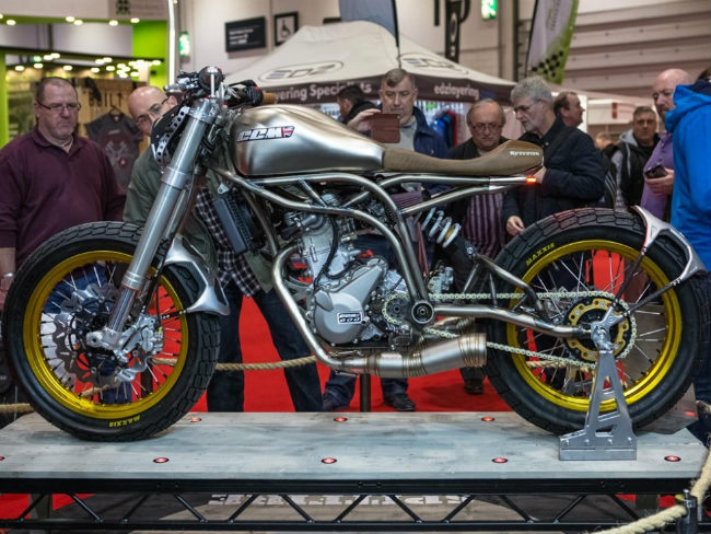 CCM mới tung mẫu môtô mới Spitfire ra trước công chúng tại sự kiện Carole Nash MCN London Motorcycle sau một thời gian phát triển mạnh vào năm 2016. Mẫu xe đóng bằng tay này có giá cạnh tranh 7.995 pounds (~ 227 triệu đồng) với số lượng bán ra độc quyền chỉ 150 chiếc.