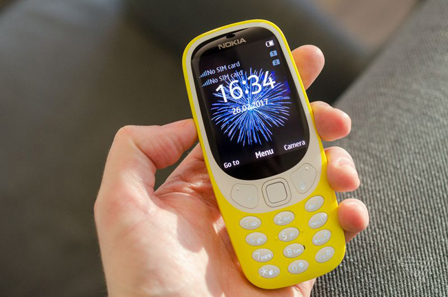 Cuối cùng thì phiên bản tưởng nhớ "huyền thoại" (Nokia 3310 ra mắt cách đây 17 năm) cũng đã chính thức được HMD Global trình làng tại MWC năm nay với tên gọi Nokia 3310 2017.
