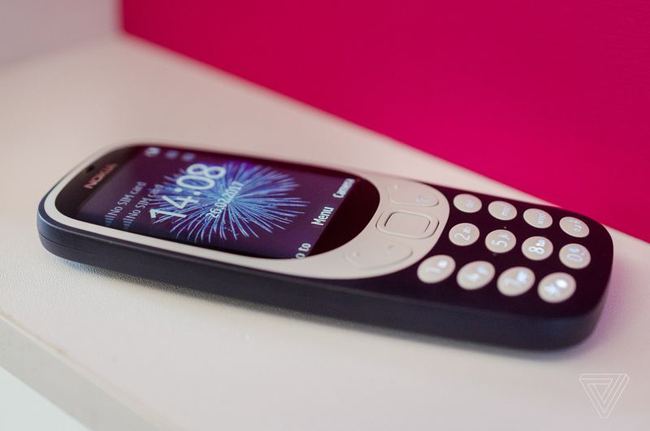 Nokia 3310 phiên bản 2017 sở hữu kích thước 115.6 x 51 x 12.8 mm