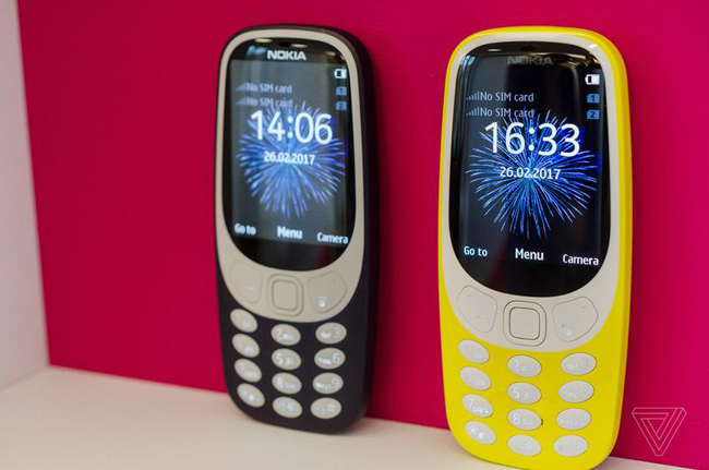 Nokia 3310 phiên bản 2017 là mẫu điện thoại tính năng cơ bản, có bộ nhớ trong 16MB, hỗ trợ khe cắm thẻ nhớ ngoài lên 32GB. Máy có khả năng lưu được 2000 danh bạ.