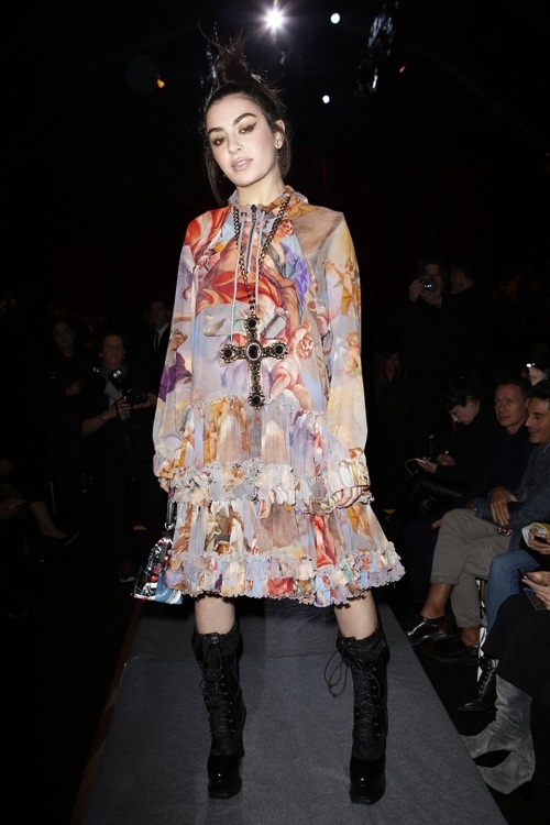 Hà Hồ xuất sắc lọt top mặc đẹp nhất Milan Fashion Week - 13