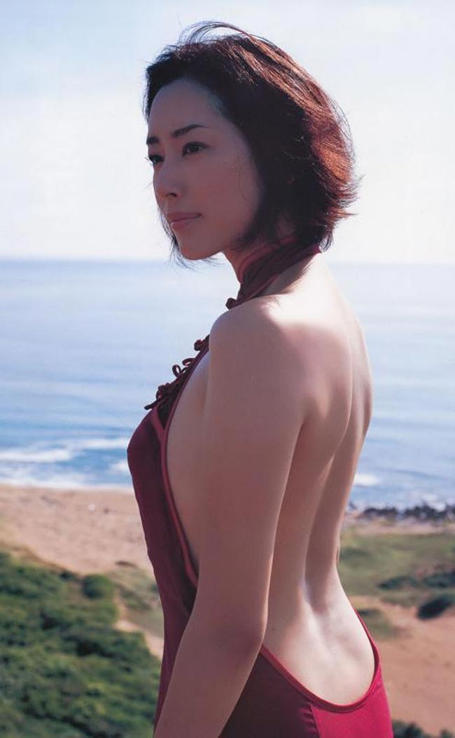 Cô là một mỹ nhân có nét đẹp tự nhiên tuyệt vời của Nhật Bản. 