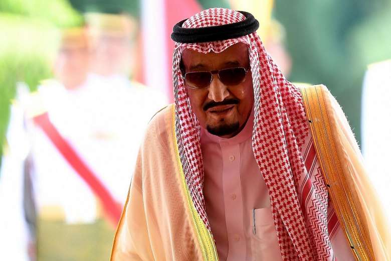 Vua Saudi mang 459 tấn hành lý, 2 siêu xe đến Indonesia - 1