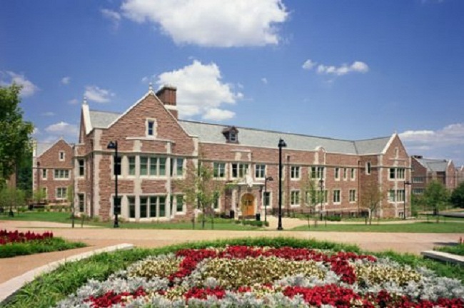 30. Đại học Washington ở St. Louis, Missouri: Ngôi trường có diện tích hơn 3300 ha, được chia thành nhiều tòa nhà cổ kính, tráng lệ, bao gồm Seigle Hall, Francis Field và trung tâm của trường đại học Danforth.