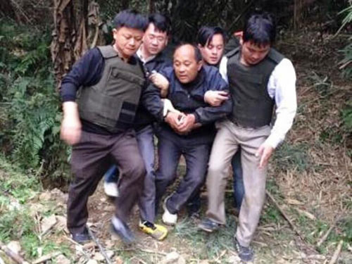 Vận chuyển 40 bánh heroin, bắn thanh tra bị thương - 1