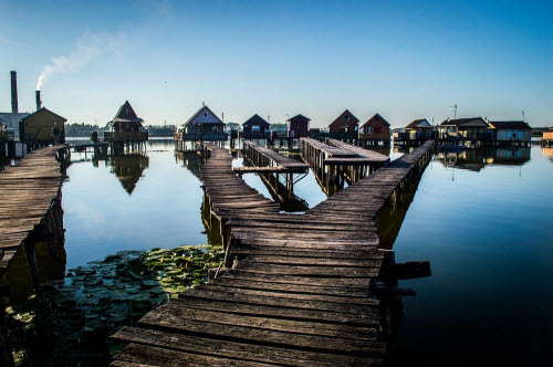Bí ẩn ngôi làng nổi hẻo lánh, đẹp như tranh ở Hungary - 3