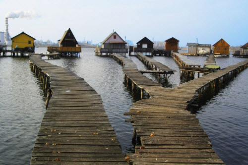 Bí ẩn ngôi làng nổi hẻo lánh, đẹp như tranh ở Hungary - 4