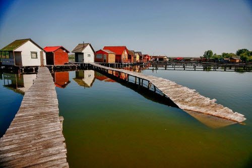 Bí ẩn ngôi làng nổi hẻo lánh, đẹp như tranh ở Hungary - 5