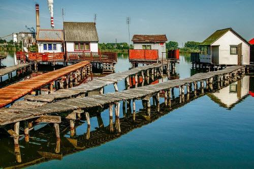 Bí ẩn ngôi làng nổi hẻo lánh, đẹp như tranh ở Hungary - 6
