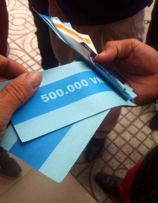 Chuyện lạ ở HN: Ra cây rút tiền, ATM nhả tờ giấy in chữ 500 nghìn đồng - 2