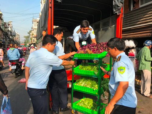 Chủ tịch TP.HCM: “Để tái chiếm vỉa hè sẽ mời chủ tịch phường làm việc khác” - 3