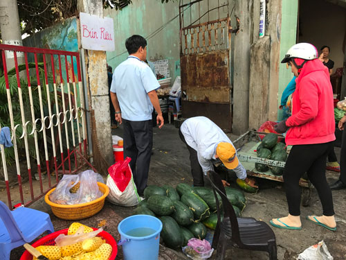 Phát ngôn “ẩu” về “cuộc chiến” vỉa hè, lãnh đạo quận bị nhắc nhở - 1