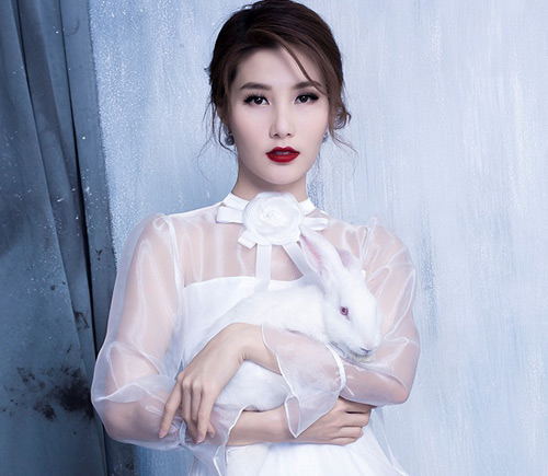 Bất ngờ với hình thể đời thực của Diễm My 9X - 13
