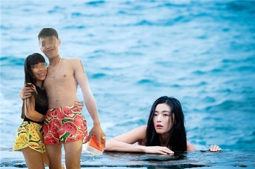 Chết cười với ảnh cặp đôi nhớ biển nhờ dân mạng photoshop - 9