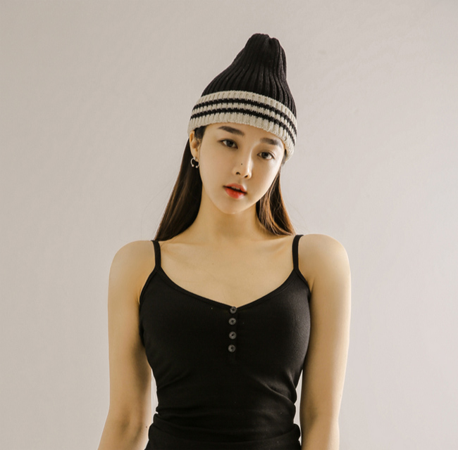 Khi mới bán hàng online, Cho Min Yeong tự chụp các mẫu quần áo của mình đăng lên mạng xã hội