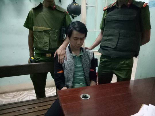 Dí dao uy hiếp nhân viên cướp ngân hàng ở Đà Nẵng - 1