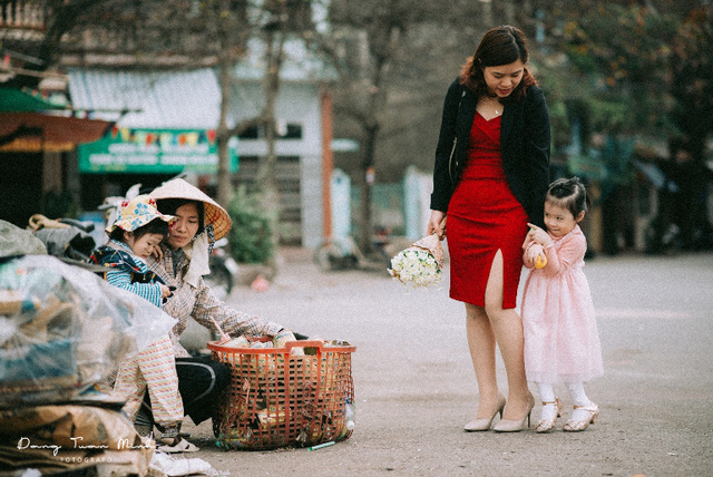 Sự thật về bộ ảnh &#34;Mẹ con đồng nát&#34; khiến ngàn người rung động - 2