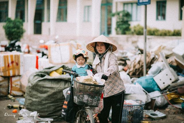 Sự thật về bộ ảnh &#34;Mẹ con đồng nát&#34; khiến ngàn người rung động - 3