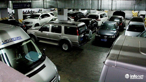 Mất "lệnh bài 86", lãnh đạo họp tại UBND TP.HCM sẽ phải đi bộ ra bãi xe - 7