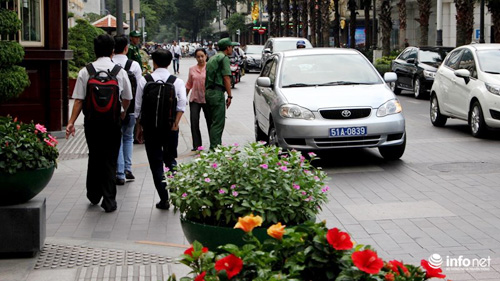 Mất "lệnh bài 86", lãnh đạo họp tại UBND TP.HCM sẽ phải đi bộ ra bãi xe - 8