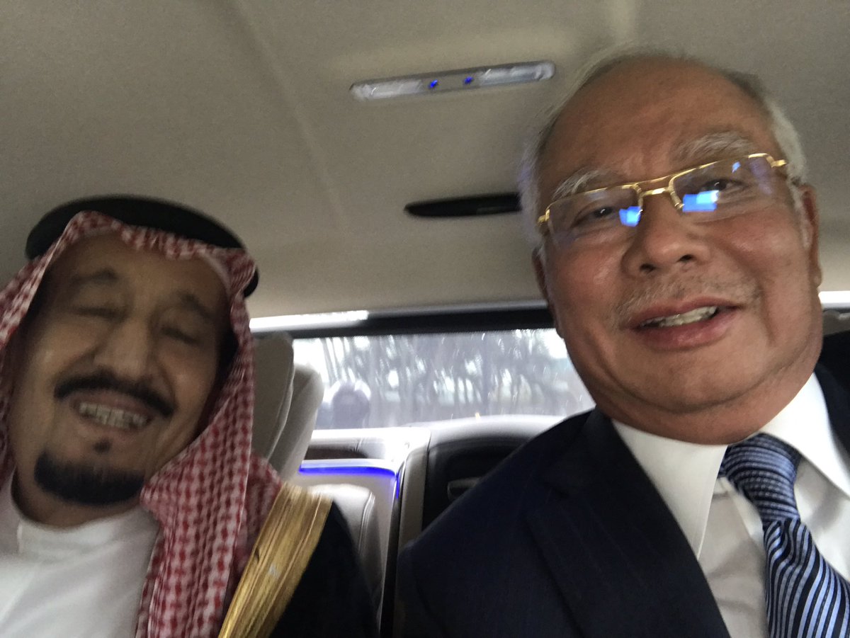 Quốc vương Saudi selfie đầy hào hứng khi thăm châu Á - 2
