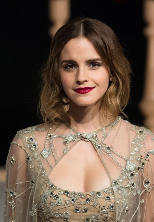 After revealing her chest, Emma revealed the reason for not taking photos with fans - 2