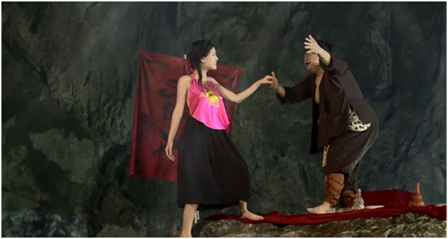 Bộ phim gây chú ý bởi ngoài sự góp mặt của người đẹp Trang Phi, "Vật tế thần" còn có sự tham gia của diễn viên hài Chiến Thắng, diễn viên Nguyễn Lộc.