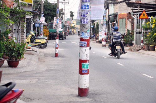 Trụ điện “giăng bẫy”, người dân “cầu cứu” lãnh đạo quận - 3