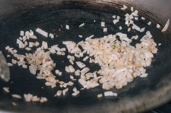 Dụ bé ăn với cơm chiên rực rỡ sắc màu - 4