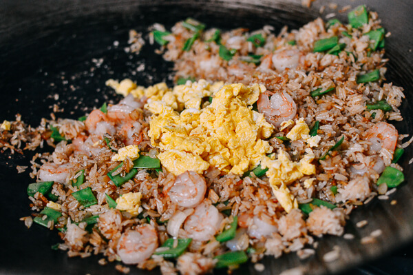 Dụ bé ăn với cơm chiên rực rỡ sắc màu - 5