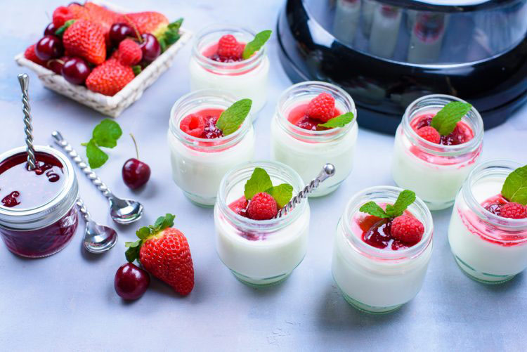 Có thể sử dụng đường thay thế cho mứt trái cây khi làm yaourt không?
