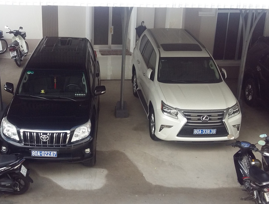 Cà Mau trả 2 xe sang lại cho doanh nghiệp - 1